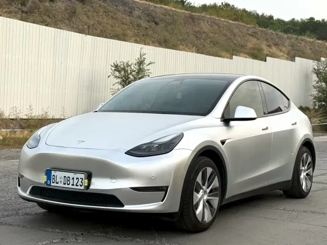 Фотография автомобиля — Tesla Model Y