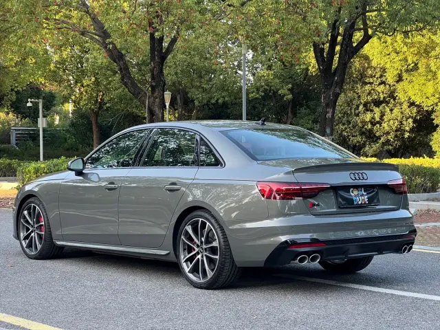 Audi S4 — Фото автомобиля 16