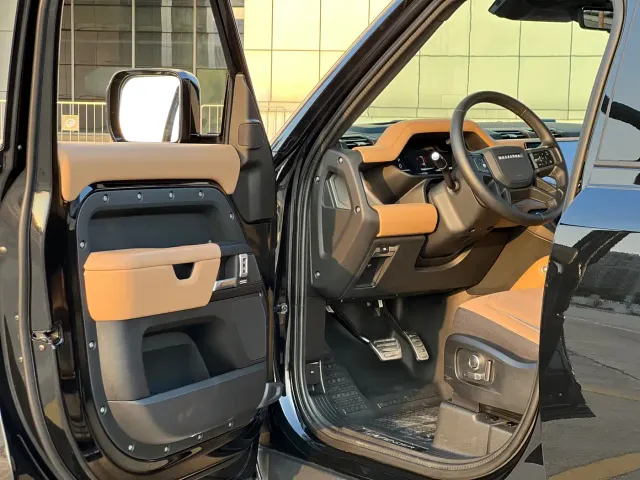 Land Rover Defender — Фото автомобиля 4