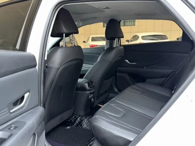 Hyundai Elantra — Фото автомобиля 8