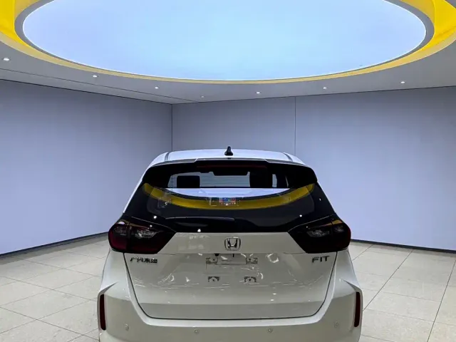 Honda Fit — Фото автомобиля 5