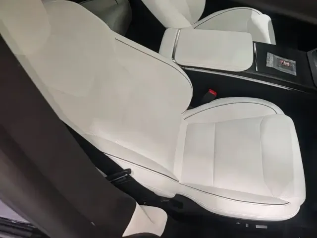 Tesla Model S 2023 Tri-motor AWD Plaid — Фото автомобиля 19