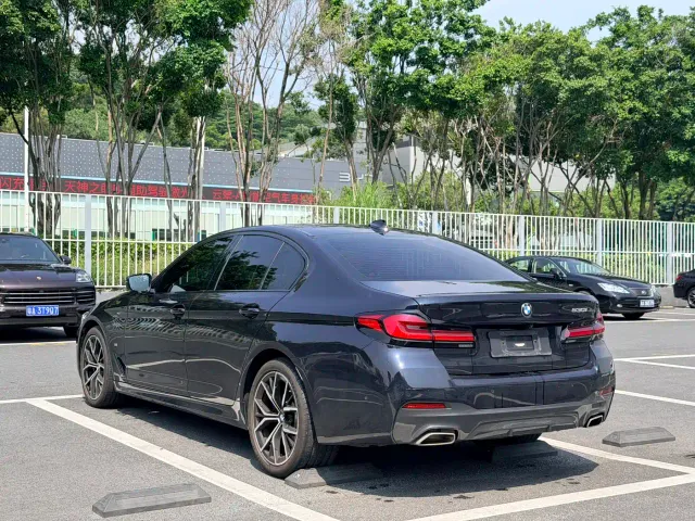 BMW 5 Series — Фото автомобиля 17