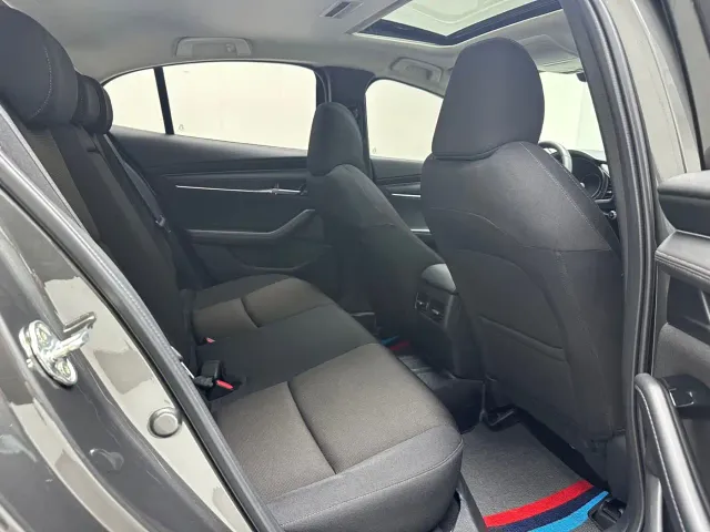 Mazda Axela — Фото автомобиля 6