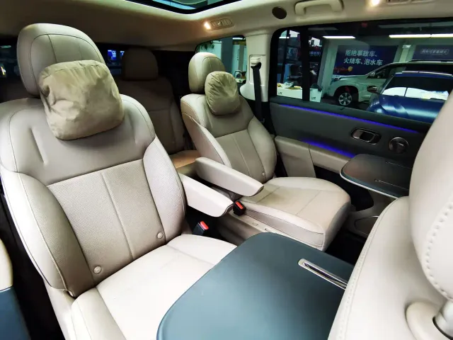 Li Auto Li i8 2025 Standard Edition — Фото автомобиля 15