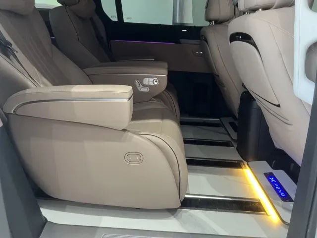 Xpeng X9 — Фото автомобиля 9