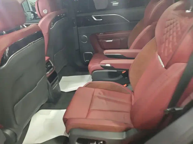 Hongqi E-HS9 — Фото автомобиля 16