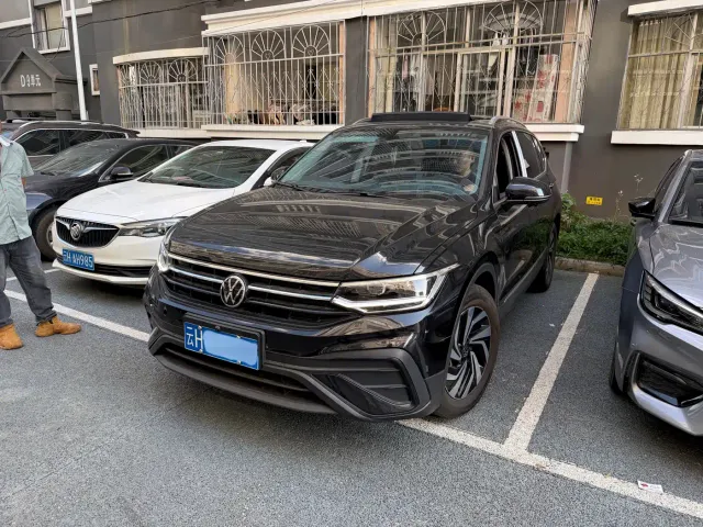Фотография автомобиля — Volkswagen Tiguan L