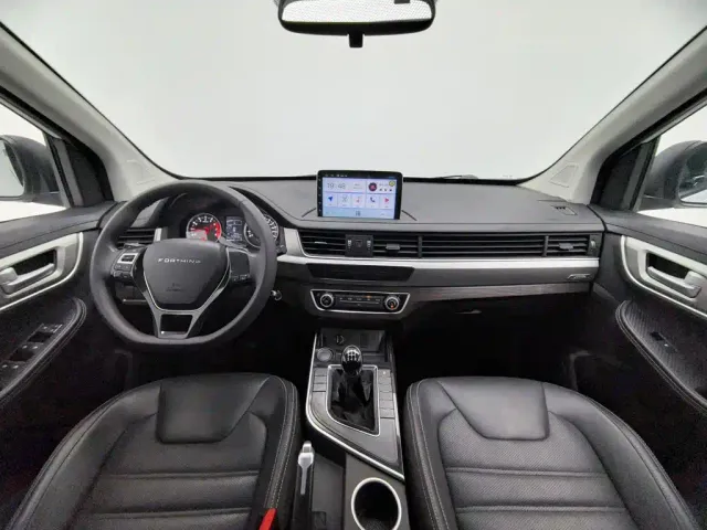 Forthing Fengxing SX6 — Фото автомобиля 5