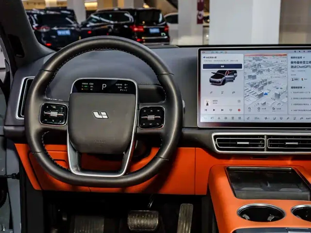 Li Auto L8 — Фото автомобиля 28