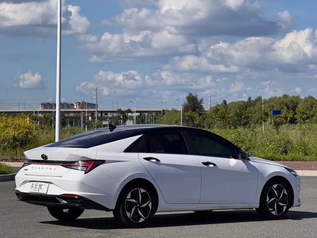 Hyundai Elantra — Фото автомобиля 4