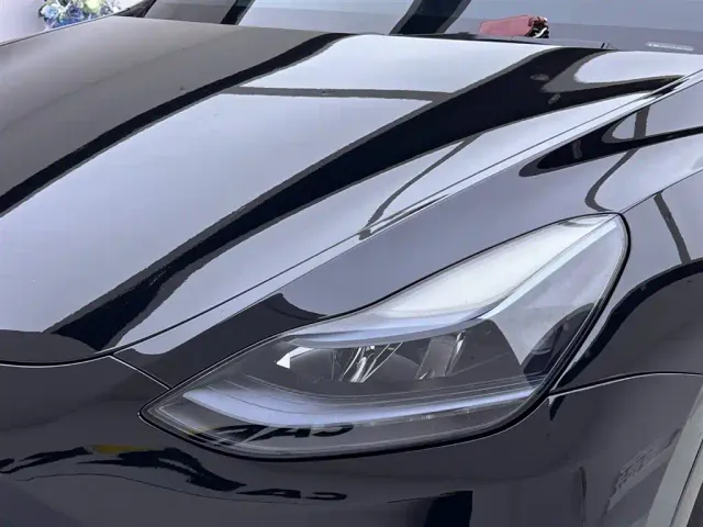 Tesla Model Y — Фото автомобиля 12