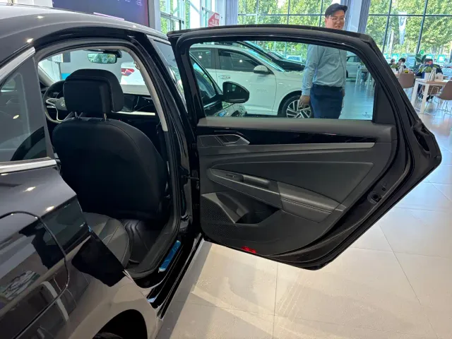 Volkswagen Passat — Фото автомобиля 10