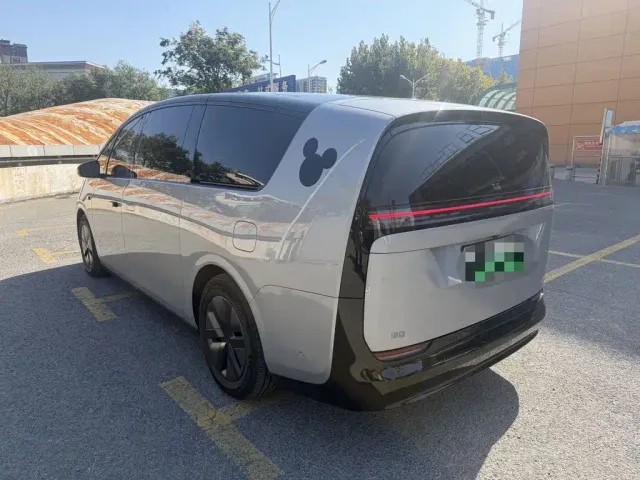 Li Auto MEGA — Фото автомобиля 7