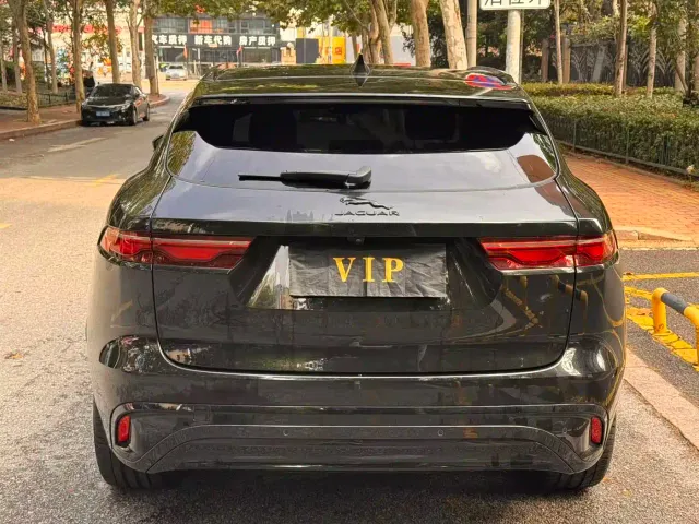 Jaguar F-Pace — Фото автомобиля 8