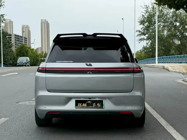 Li Auto L8 — Фото автомобиля 19