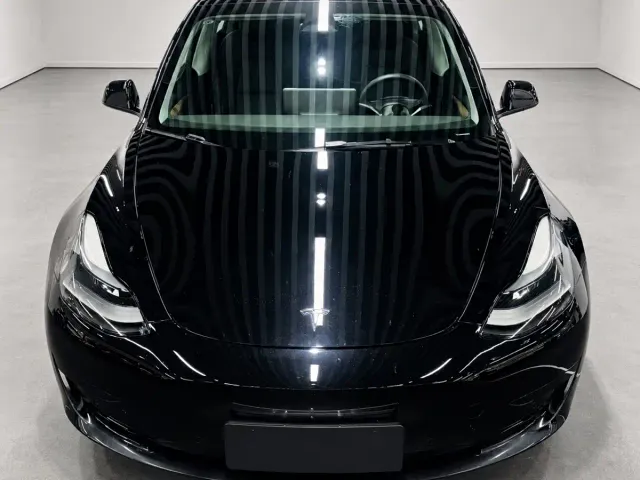 Tesla Model 3 — Фото автомобиля 2