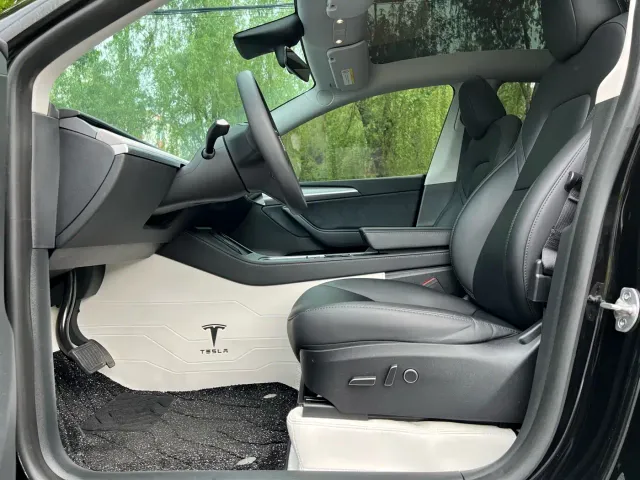 Tesla Model Y — Фото автомобиля 11