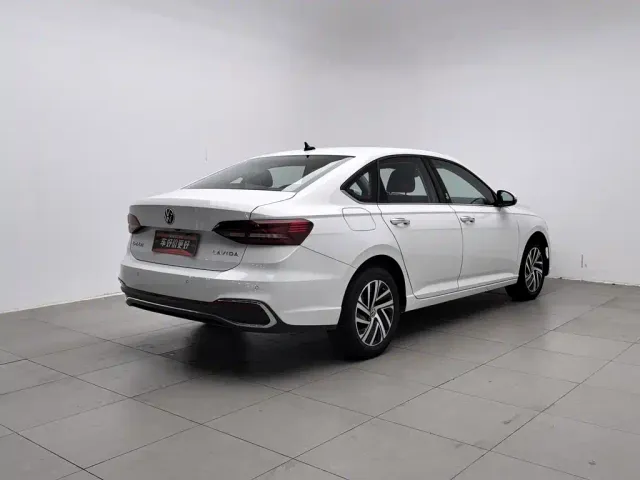 Volkswagen Lavida — Фото автомобиля 2