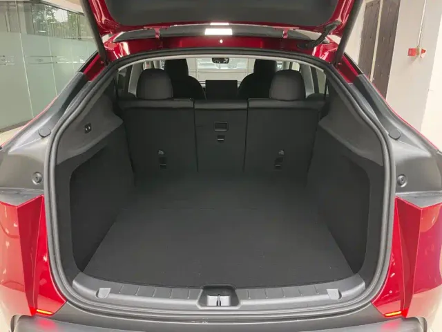 Tesla Model Y — Фото автомобиля 23