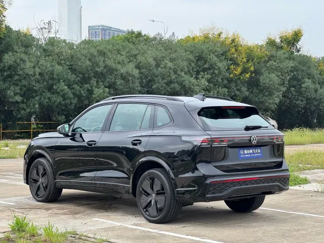 Volkswagen Tiguan L — Фото автомобиля 9