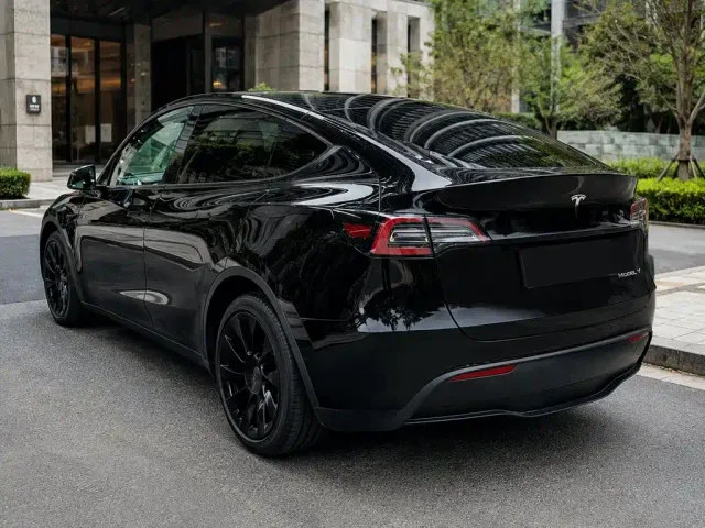 Tesla Model Y — Фото автомобиля 5