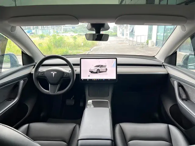 Tesla Model Y — Фото автомобиля 6