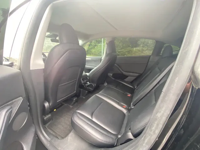 Tesla Model Y — Фото автомобиля 6