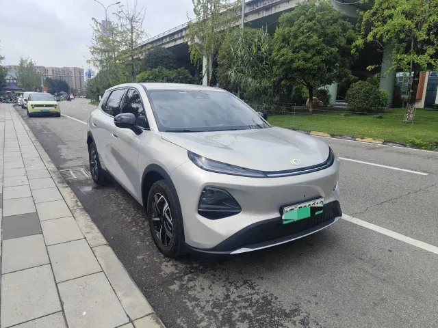 Changan Qiyuan Q05 — Фото автомобиля 3