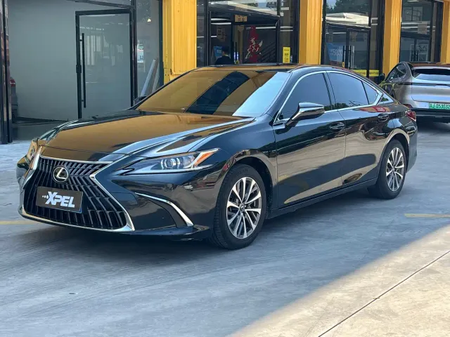 Lexus ES — Фото автомобиля 3