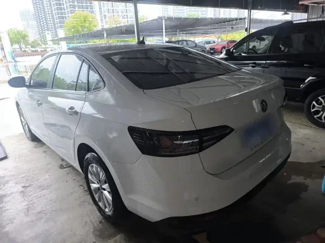Volkswagen Lavida — Фото автомобиля 4