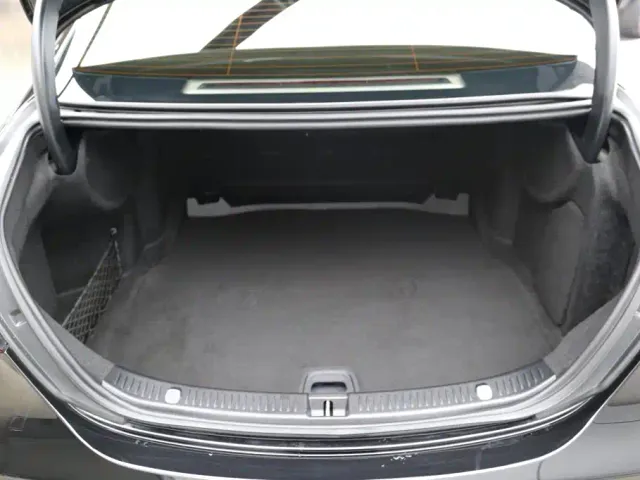 Mercedes-Benz E-Class — Фото автомобиля 29