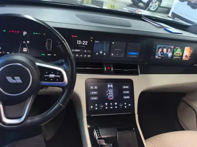 Li Auto ONE — Фото автомобиля 12