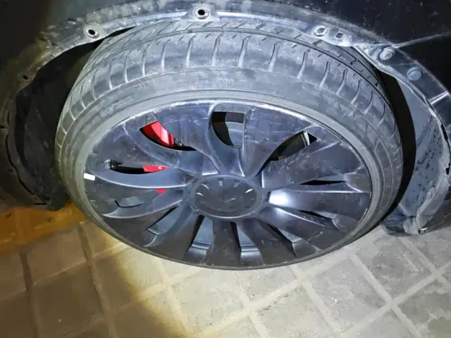 Tesla Model Y — Фото автомобиля 6
