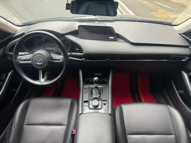 Mazda Axela — Фото автомобиля 11