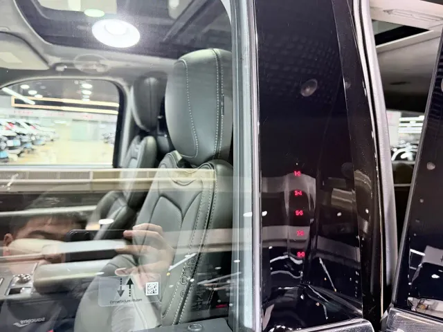 Lincoln Navigator — Фото автомобиля 20