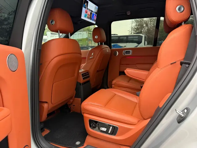 Li Auto L9 — Фото автомобиля 10