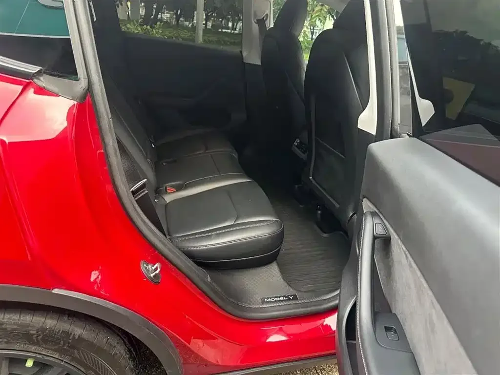 Tesla Model Y 2023 Rear-Wheel Drive Edition — Фото автомобиля 11