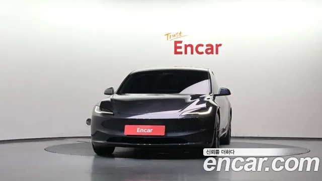 Tesla Model 3 — Фото автомобиля 3