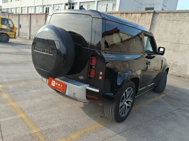 Land Rover Defender — Фото автомобиля 3