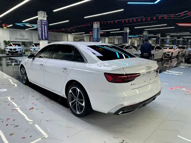 Audi A4L — Фото автомобиля 7