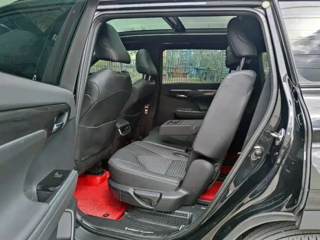 Toyota Crown Kluger — Фото автомобиля 10