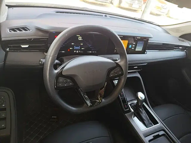 Roewe i5 — Фото автомобиля 10