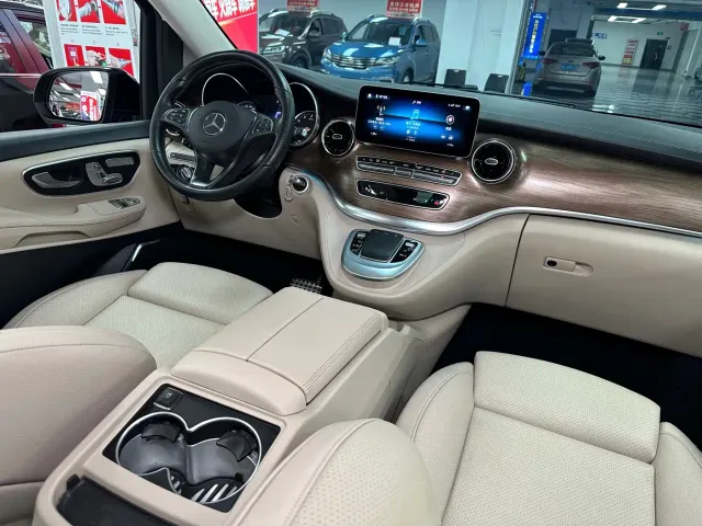 Mercedes-Benz V-Class — Фото автомобиля 26