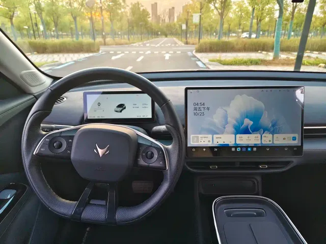 Arcfox T1 — Фото автомобиля 14