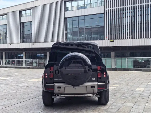 Land Rover Defender — Фото автомобиля 19
