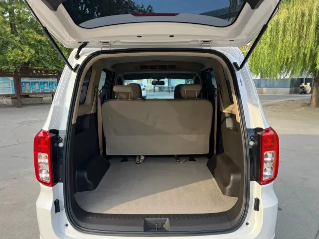 Wuling Hongguang — Фото автомобиля 9