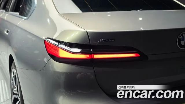 BMW 7 Series G70 — Фото автомобиля 8