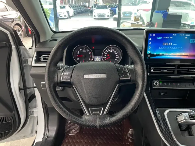 Haval M6 — Фото автомобиля 10