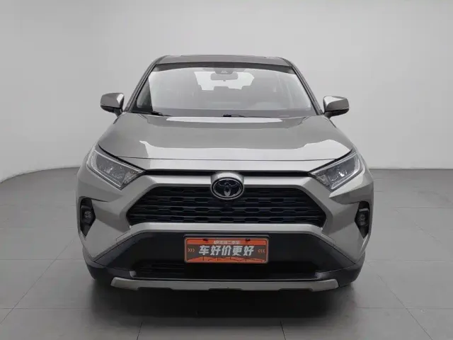 Toyota RAV4 — Фото автомобиля 3